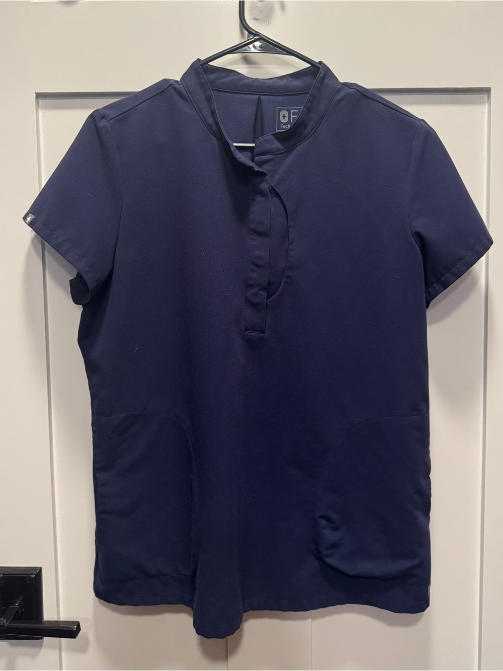 FIGS Scrubs Women’s Top Navy Size Medium